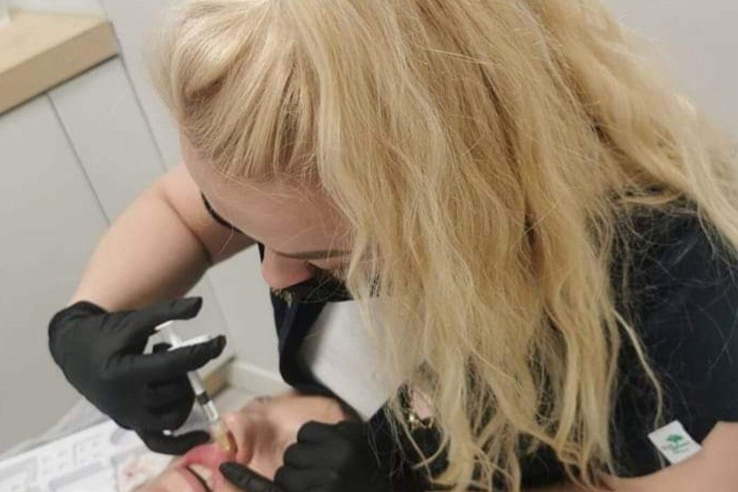 Modelowanie ust Zielona Góra – powiększanie i modelowanie ust kwasem hialuronowym w ASZ Estetik Studio